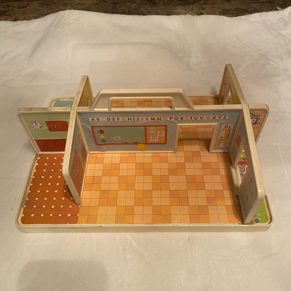 Vintage Fisher Price little people Play Family NURSERY SCHOOL Base - Picture 3 of 4